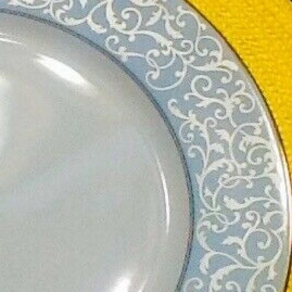 2 new Mikasa Parchment Blue Fine China 10.75" Dinner Plates w/ Platinum Scrolls - Picture 3 of 6